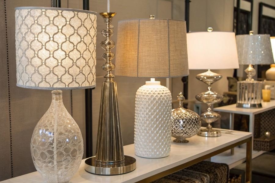 1042-light-magic-transforming-spaces-with-lampshades Выбор плафонов для светильников: материалы и особенности