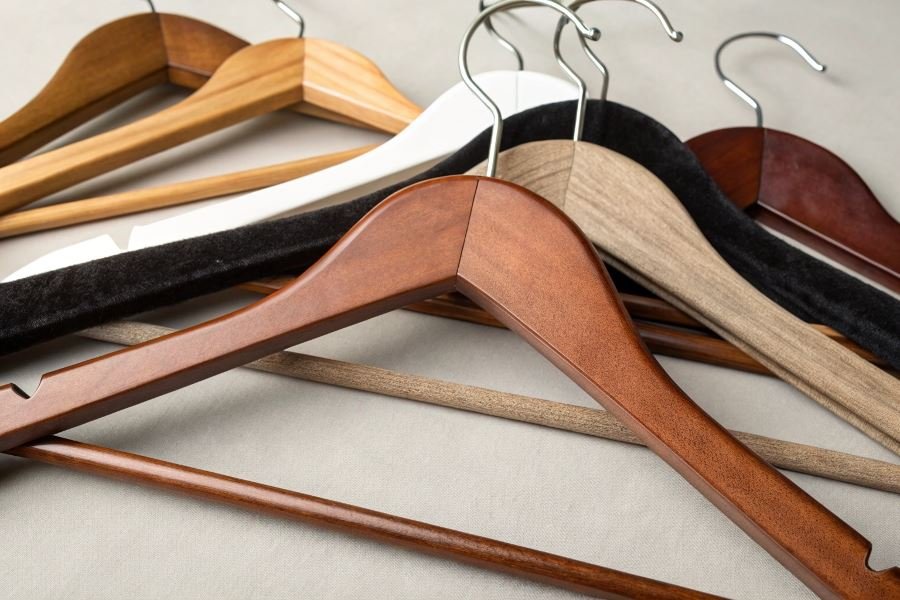 1131-choosing-perfect-hangers-for-your-wardrobe Идеальные вешалки для разных типов одежды: полный гид