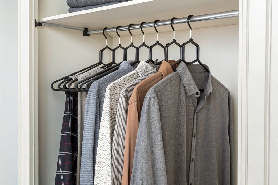 1136-space-saving-multifunctional-hangers Топ-3 многофункциональных вешалок для маленьких гардеробных