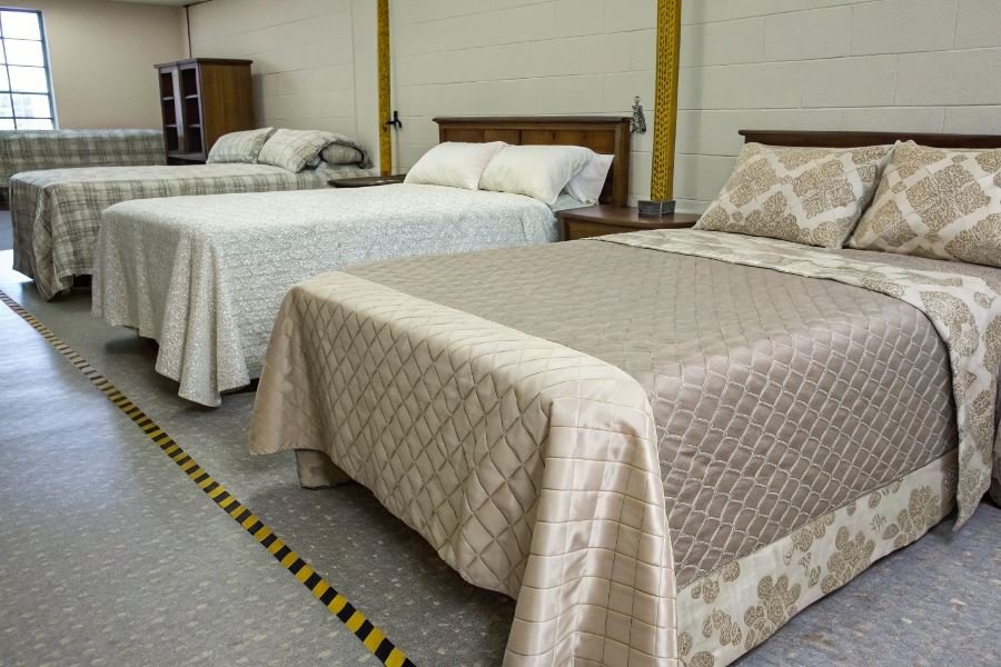 1224-perfect-bedspread-proportions-guide Как правильно подобрать размер покрывала для любой кровати