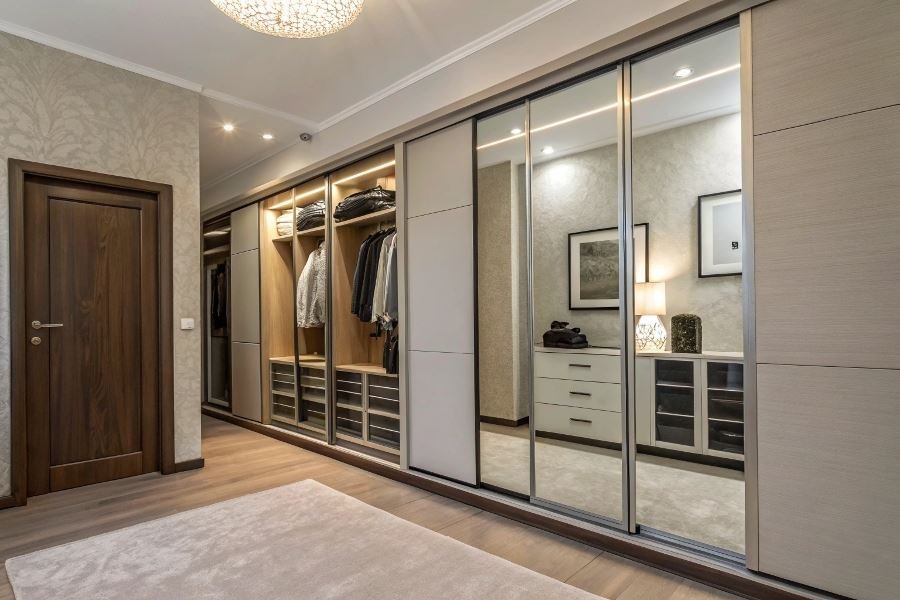 1508-built-in-wardrobes-transform-entryways Встроенные шкафы-купе: выбор идеального решения для прихожей