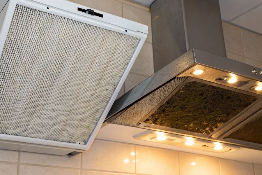 57-kitchen-hood-filters-game-changers Одноразовые vs многоразовые фильтры для вытяжек: что выбрать