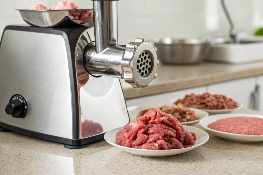 605-electric-meat-grinder-power-watts-explained Как выбрать мясорубку: сравнение мощности от 800 до 1500 Вт