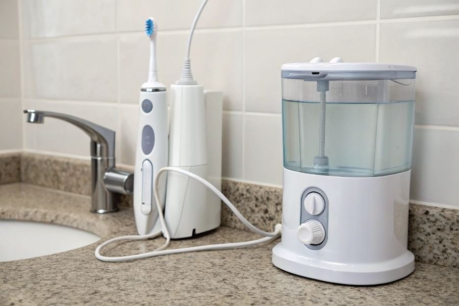 754-oral-irrigators-stationary-vs-portable-guide Стационарный или портативный ирригатор: что выбрать