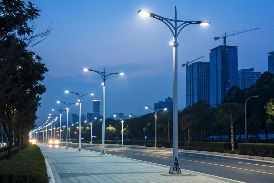 987-smart-lighting-transforming-city-streets Умное уличное освещение: технологии и преимущества