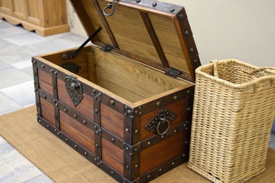 1162-ancient-chests-modern-design-evolution Saqlash qutilari: materiallar turlari va optimal tanlash