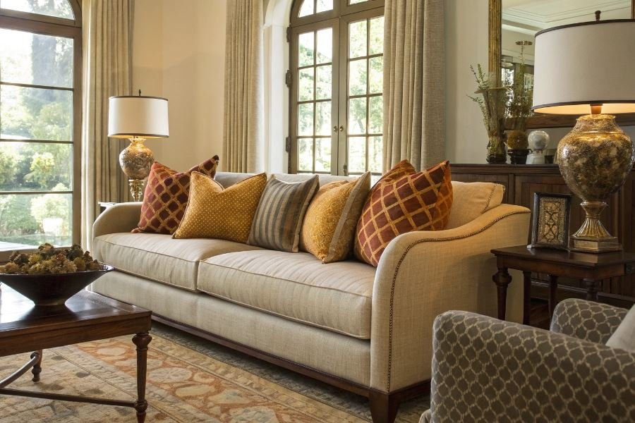 1281-decorative-pillows-transform-living-room Kundalik xonangizga mos dekorativ yostiqlarni tanlash sirlari