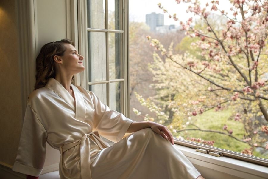 1305-choosing-perfect-bathrobe-for-every-season Mavsumiy Xalatlar: Ayollar Uchun To’g’ri Tanlash Sirlari