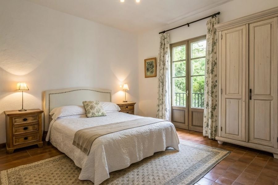 1480-bedroom-organization-chaos-to-harmony Yotoqxona mebellarini joylashtirish: samarali dizayn usullari