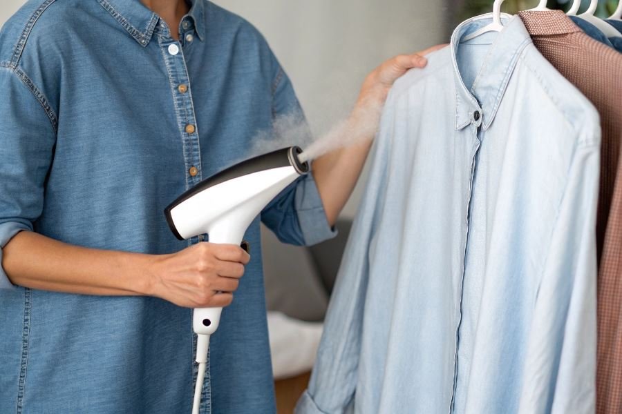 242-clothing-steamer-vertical-vs-handheld Vertikal va qo’l bug’latgichlar: qaysi biri afzalroq?