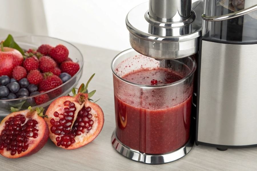 518-pomegranate-juicer-buying-guide Anor va berrylar uchun eng samarali sharbat pressi tanlash