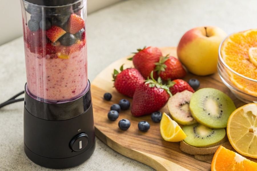 551-portable-smoothie-blender-buying-guide Smuzi uchun eng yaxshi portativ blenderlarni tanlash bo’yicha qo’llanma