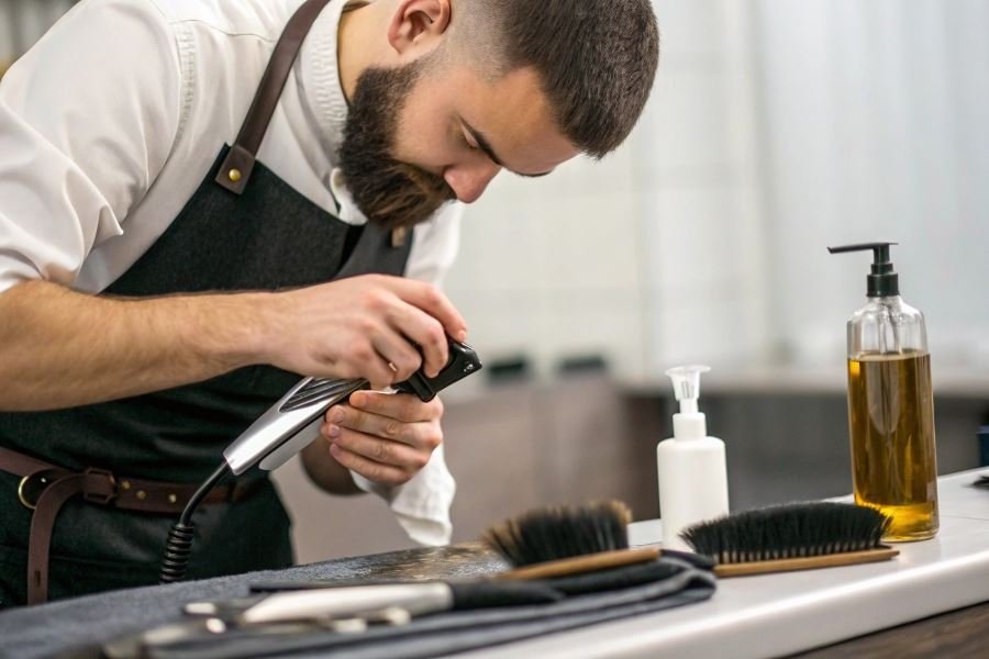 705-hair-clipper-care-extends-lifespan Soch kesish mashinasini to’g’ri parvarish qilish sirlari