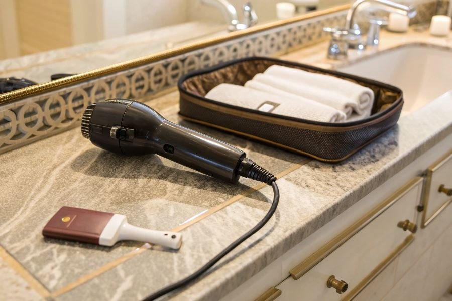 716-travel-hair-dryers-compact-essentials Kompakt sayohat fenlari: sayohatchilar uchun eng yaxshi tanlov