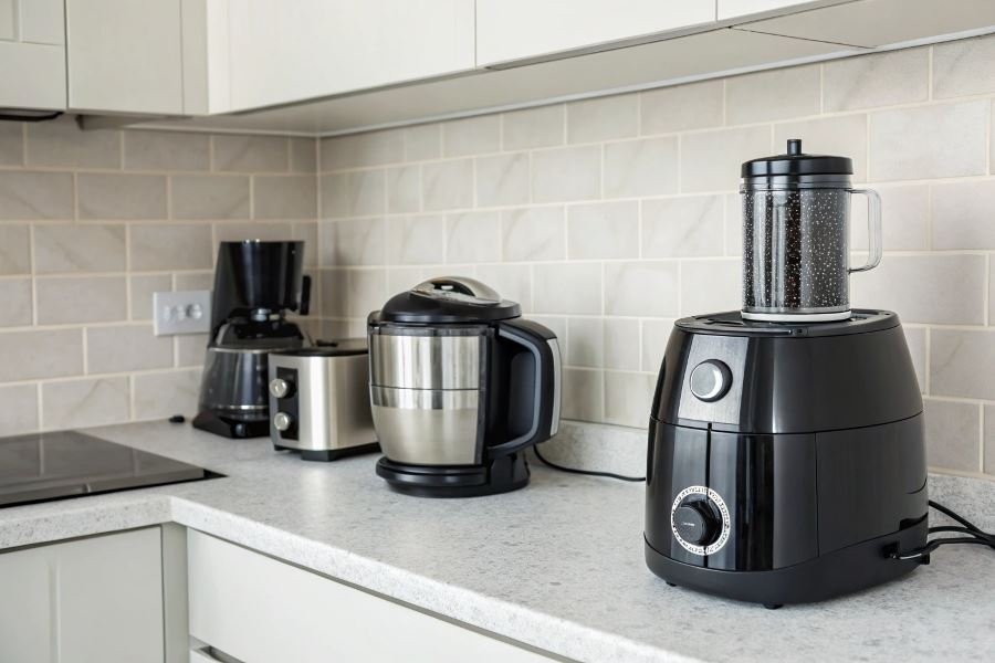 886-smart-kitchen-gadgets-small-spaces Ko’p funksiyali oshxona gadjetlari: joy tejashning eng yaxshi usullari